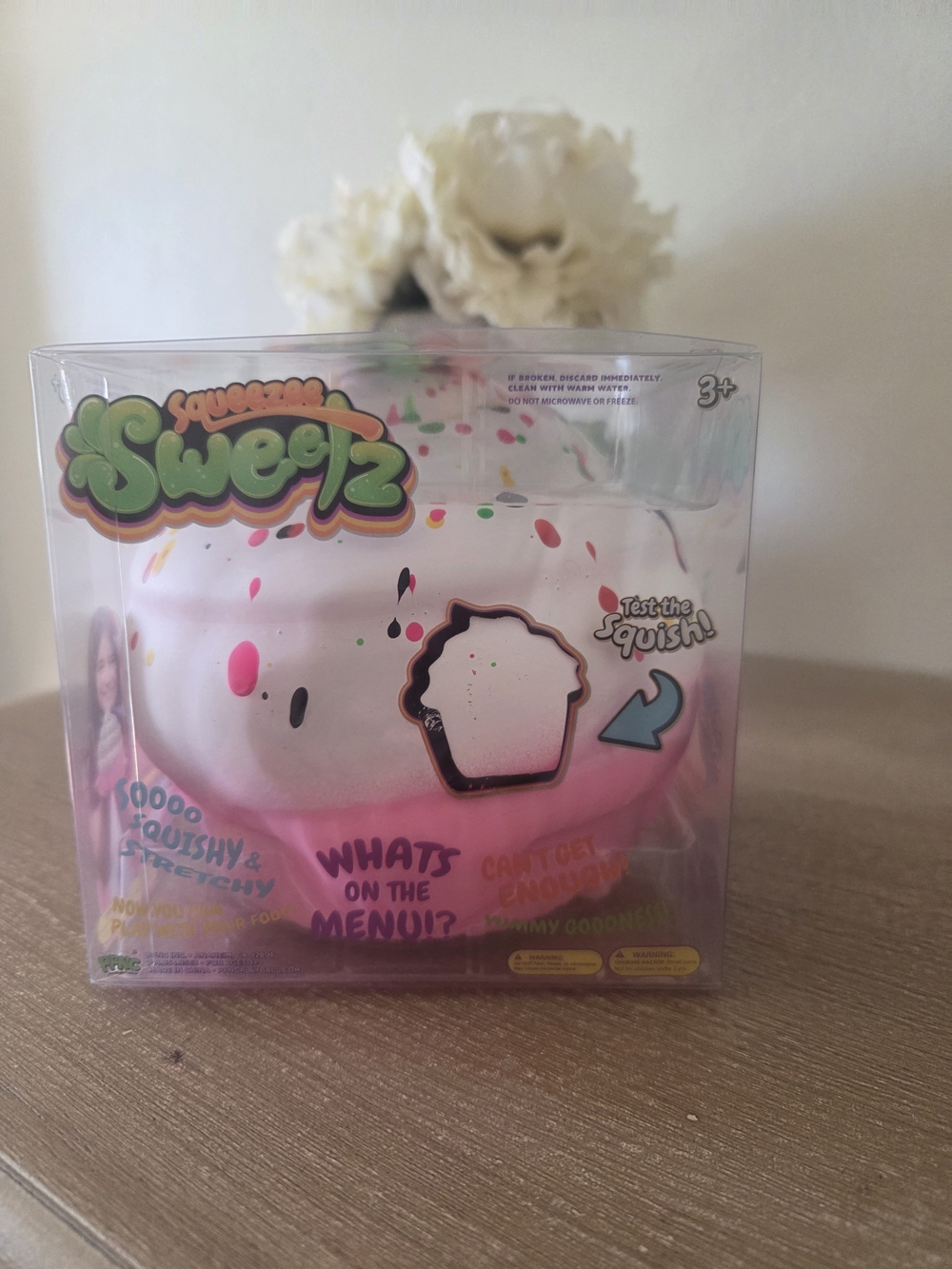 Cupcake Squishy - White & Pink